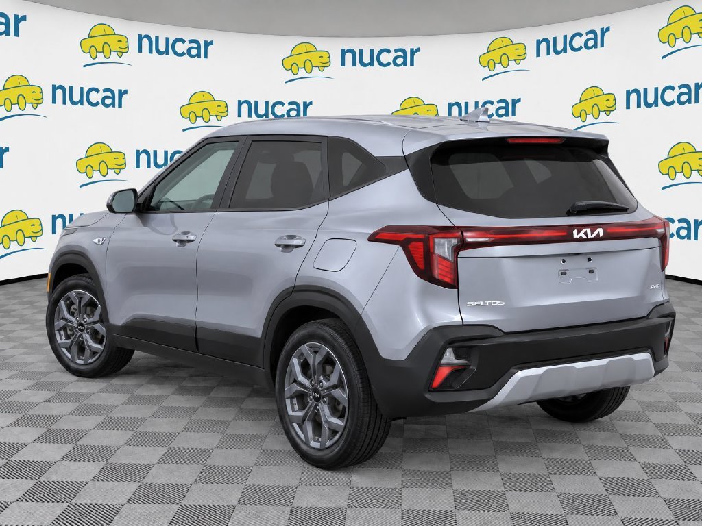 Used 2024 Kia Seltos LX AWD/4WD image 3