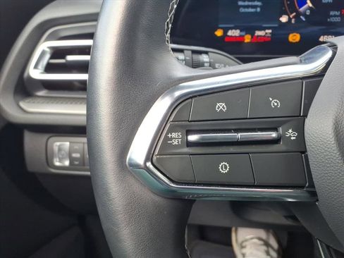 Used 2025 Chevrolet Traverse LT w/ Driver Confidence Package image 9