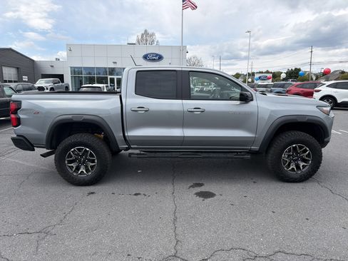 Used 2026 Chevrolet Colorado ZR2 w/ Technology Package AWD/4WD image 2