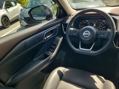 Used 2021 Nissan Rogue SV w/ Premium Package FWD image 15