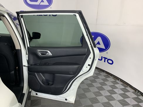 Used 2020 Nissan Pathfinder SV FWD image 35