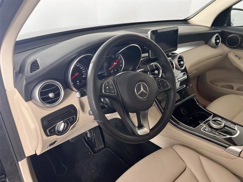 Used 2019 Mercedes-Benz GLC 300 4MATIC image 9