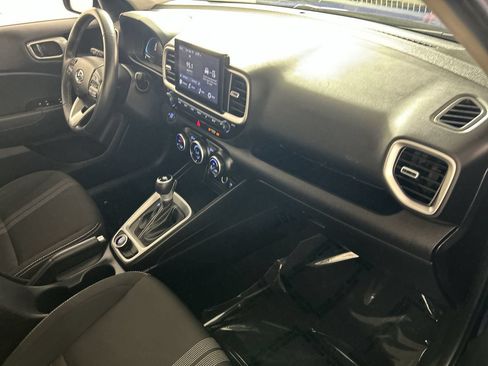 Used 2025 Hyundai Venue SEL FWD image 28