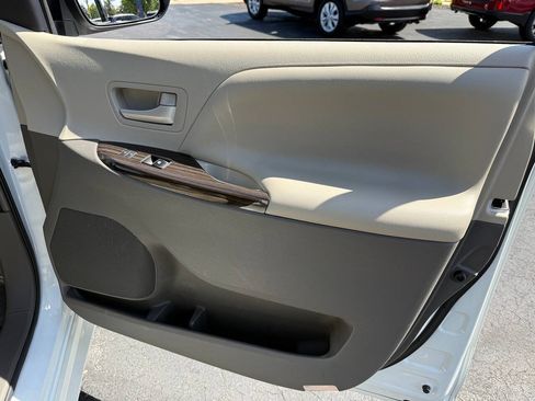 Used 2017 Toyota Sienna XLE AWD Van 3.5L 6-Cyl w/ XLE Navigation Package image 87