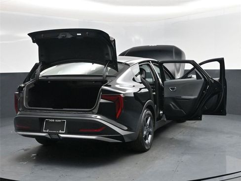 New 2025 Kia K4 LXS image 19