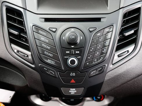 Used 2014 Ford Fiesta SE FWD image 30