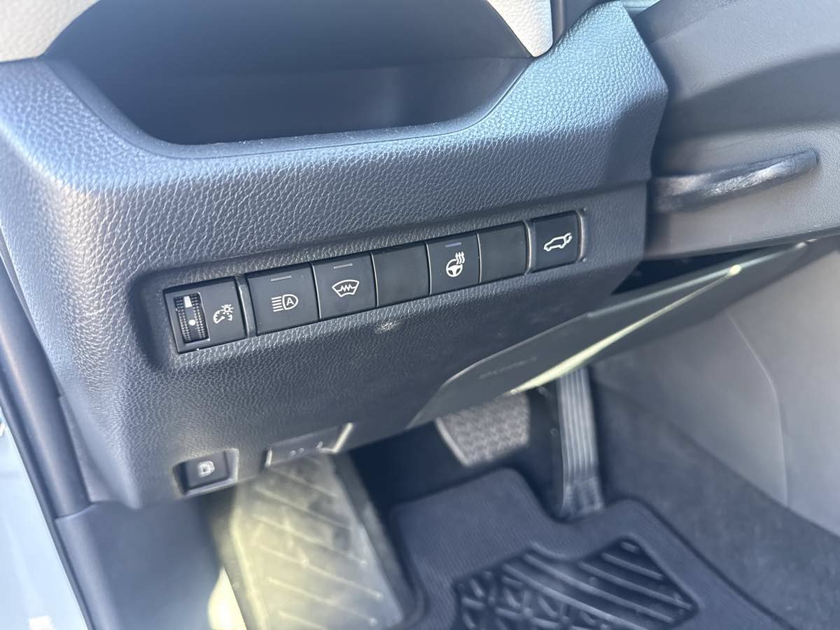 Used 2023 Toyota RAV4 XLE Premium AWD/4WD image 13
