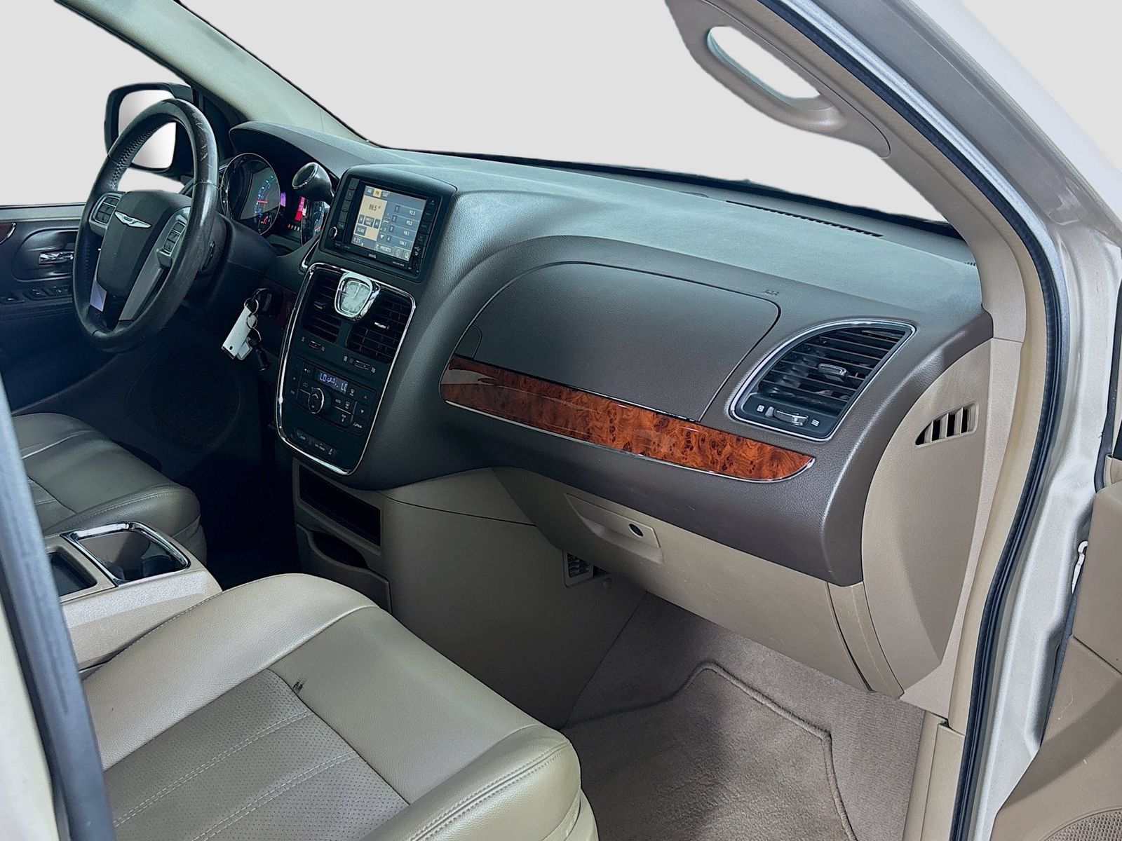 Used 2012 Chrysler Town & Country Touring w/ Entertainment Group #1 FWD image 29