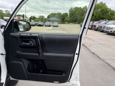 Used 2023 Toyota 4Runner TRD Off-Road Premium w/ Moonroof Package AWD/4WD image 30