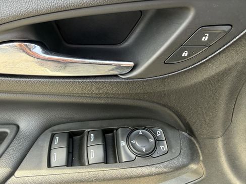 Used 2020 Chevrolet Equinox LT image 9