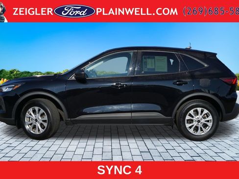 Used 2025 Ford Escape Active AWD/4WD image 2
