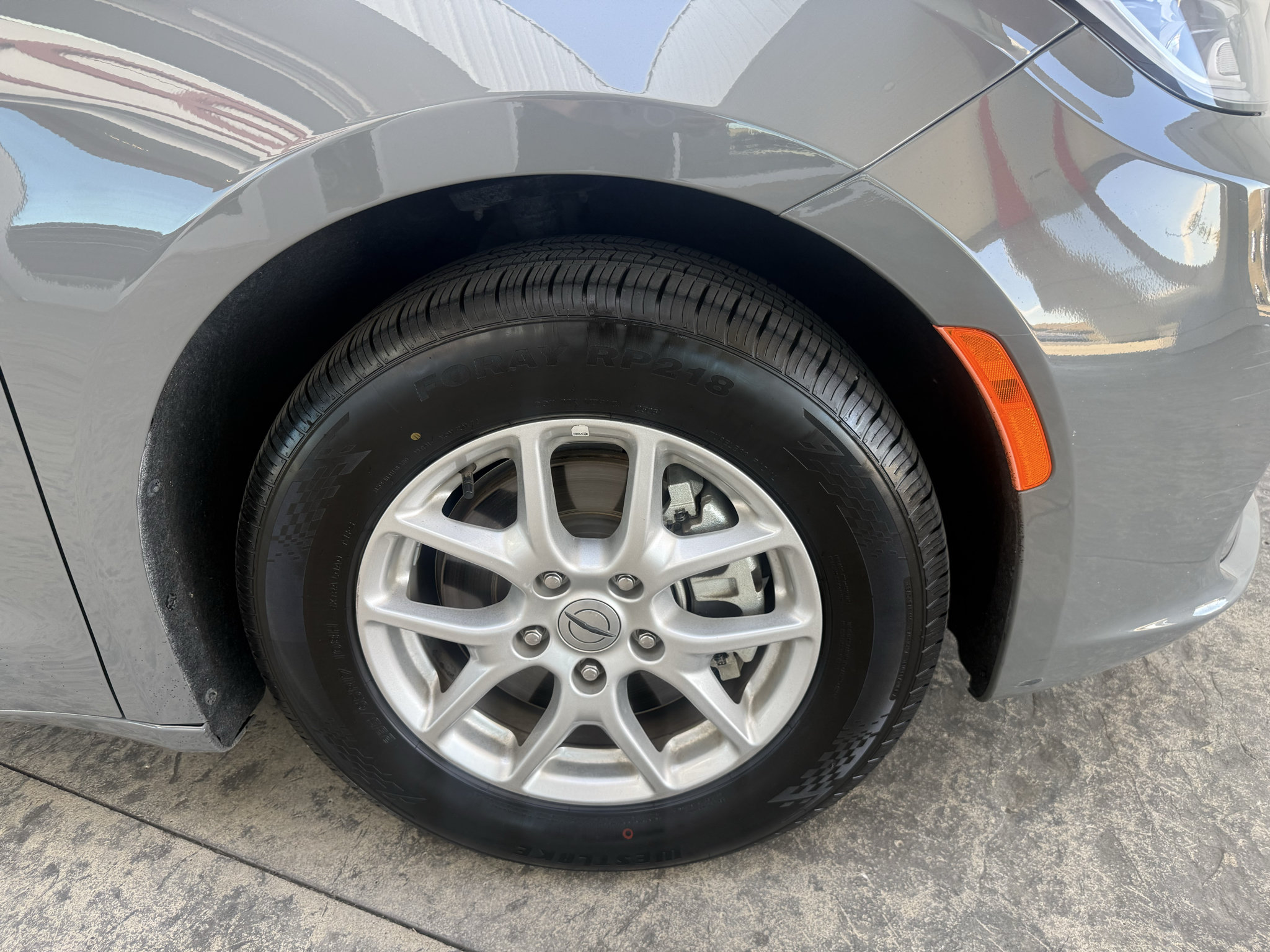 Used 2025 Chrysler Pacifica Select FWD image 13