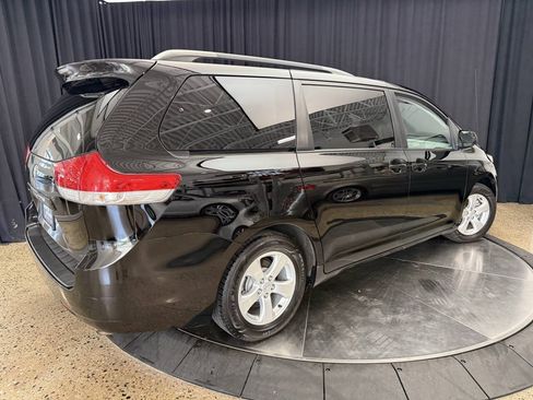 Used 2011 Toyota Sienna LE w/ Towing Pkg FWD image 9