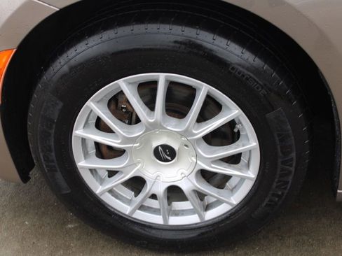 Used 2018 Chrysler Pacifica Touring-L Plus image 12