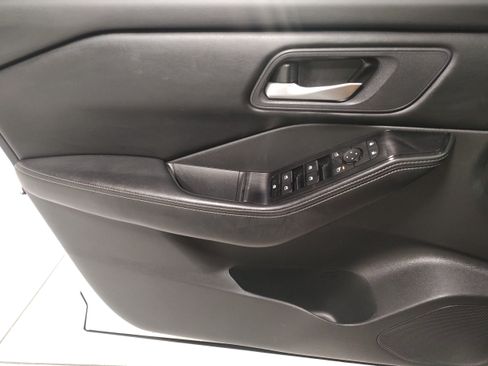 Used 2024 Nissan Rogue SV AWD/4WD image 9