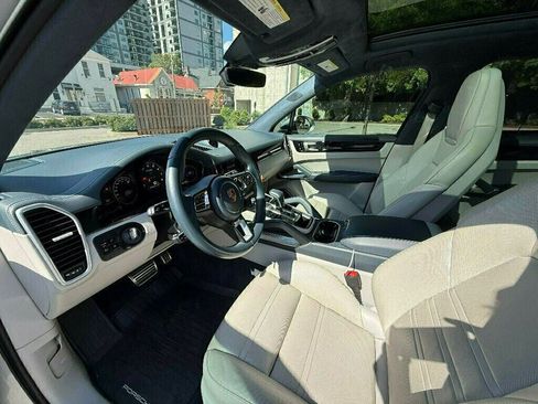 Used 2019 Porsche Cayenne Turbo image 11