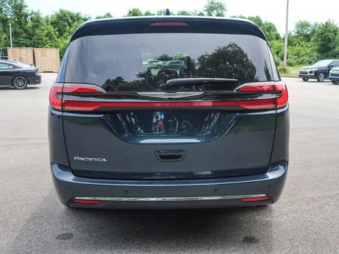 Used 2023 Chrysler Pacifica Touring-L FWD image 10