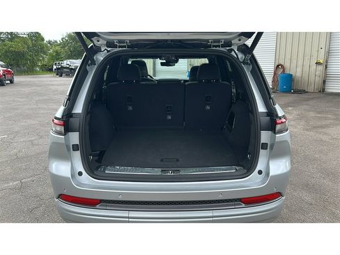 New 2026 Jeep Grand Cherokee Summit w/ Obsidian Package AWD/4WD image 15