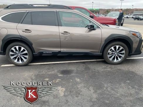 Used 2024 Subaru Outback Limited AWD/4WD image 3