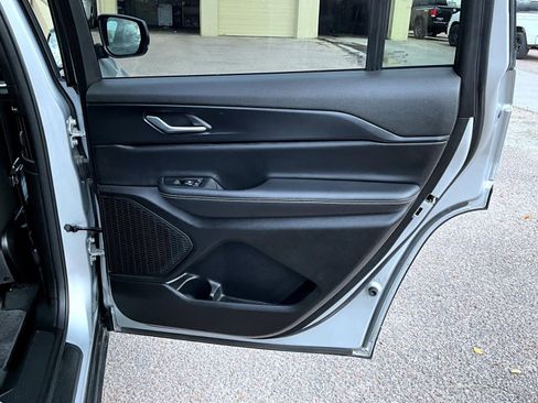 Certified 2024 Jeep Grand Cherokee L Altitude image 17