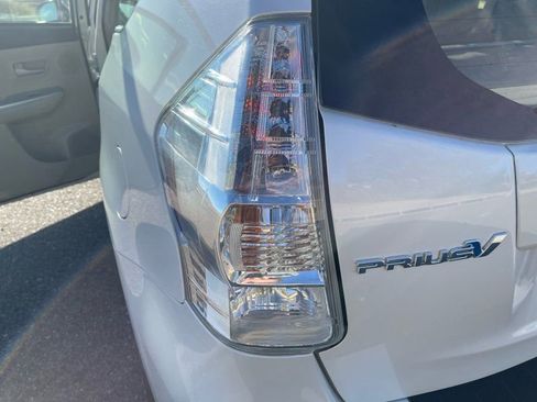 Used 2014 Toyota Prius V Five image 33