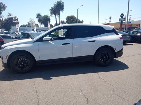 Used 2025 BMW iX xDrive50 image 10