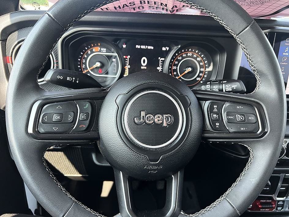 Used 2025 Jeep Wrangler Unlimited Rubicon AWD/4WD image 21