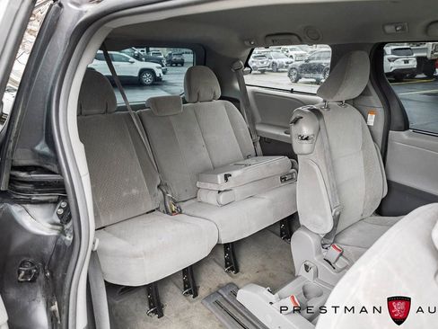 Used 2018 Toyota Sienna LE image 37