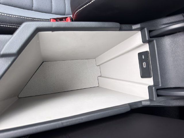 Certified 2025 Volkswagen Jetta SE w/ Sunroof Package FWD image 27
