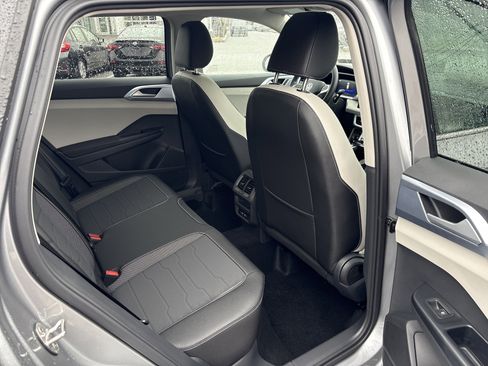 New 2026 Volkswagen Taos SE image 16