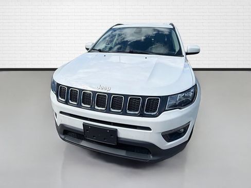 Used 2019 Jeep Compass Latitude w/ Cold Weather Group FWD image 2