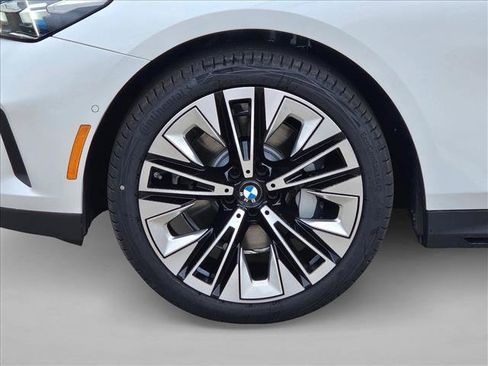 Certified 2026 BMW 530i w/ Premium Package RWD image 18