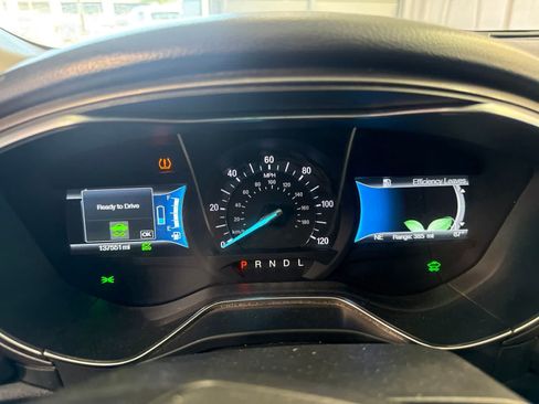 Used 2018 Ford Fusion SE FWD image 23