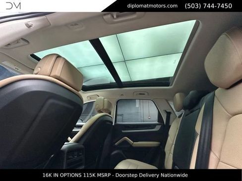 Used 2025 Porsche Cayenne E-Hybrid AWD/4WD image 24
