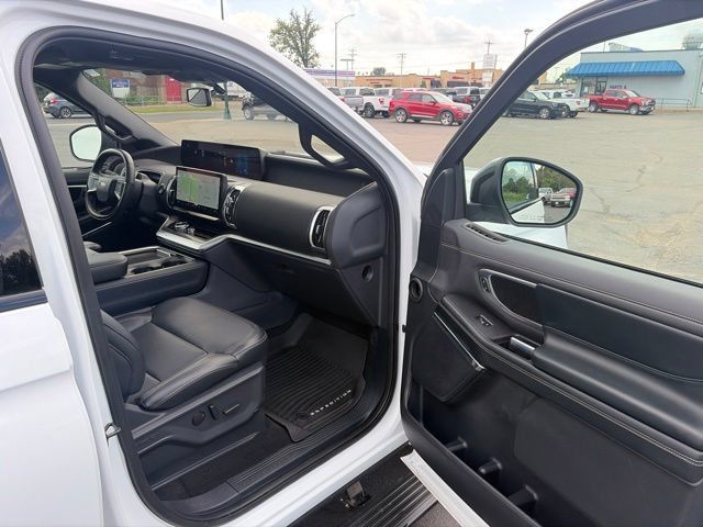 Used 2025 Ford Expedition Max Platinum w/ Stealth Appearance Package AWD/4WD image 29