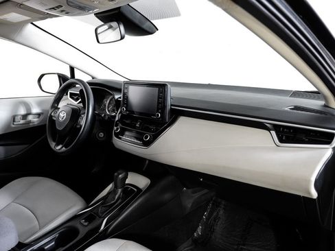 Used 2022 Toyota Corolla LE image 9
