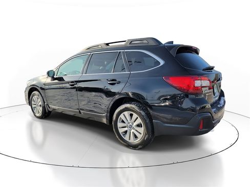 Used 2019 Subaru Outback 2.5i Premium image 3