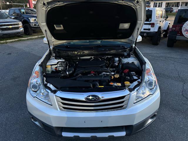 Used 2010 Subaru Outback 2.5i Limited AWD/4WD image 24