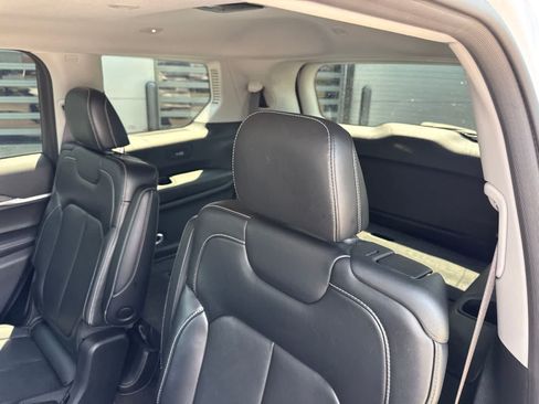 Used 2021 Jeep Grand Cherokee L Limited AWD/4WD image 10