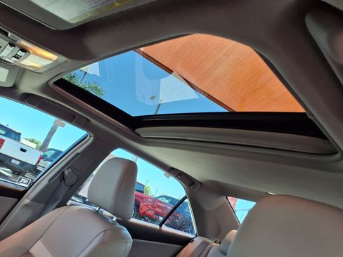 Used 2012 Toyota Camry XLE w/ Leather Pkg FWD image 16