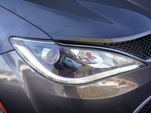 Used 2020 Chrysler Pacifica Limited image 6