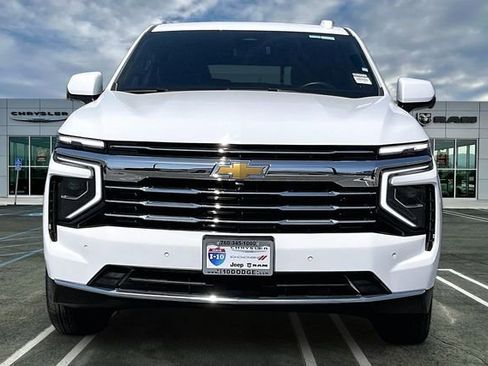 Used 2025 Chevrolet Tahoe LT AWD/4WD image 2
