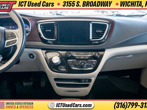 Used 2020 Chrysler Pacifica Limited FWD image 22
