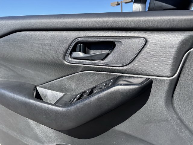 Used 2024 Nissan Rogue S FWD image 21