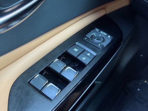 Used 2022 Lexus ES 350 Ultra Luxury w/ Accessory Package 2 image 18