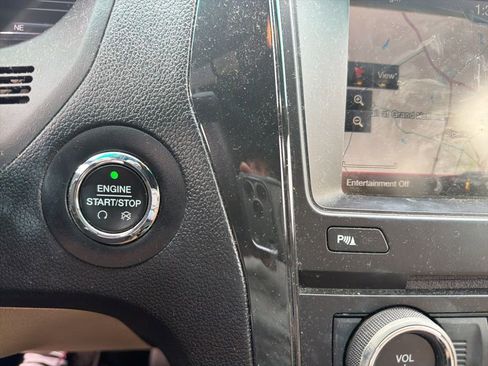 Used 2016 Ford Explorer XLT w/ Equipment Group 202A FWD image 16