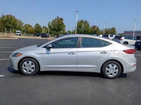 Used 2017 Hyundai Elantra SE image 10