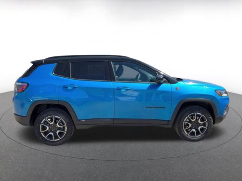 Used 2025 Jeep Compass Trailhawk image 16