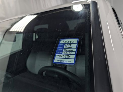 Used 2025 Toyota Tacoma TRD Sport image 33