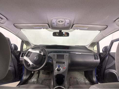 Used 2014 Toyota Prius Three image 3